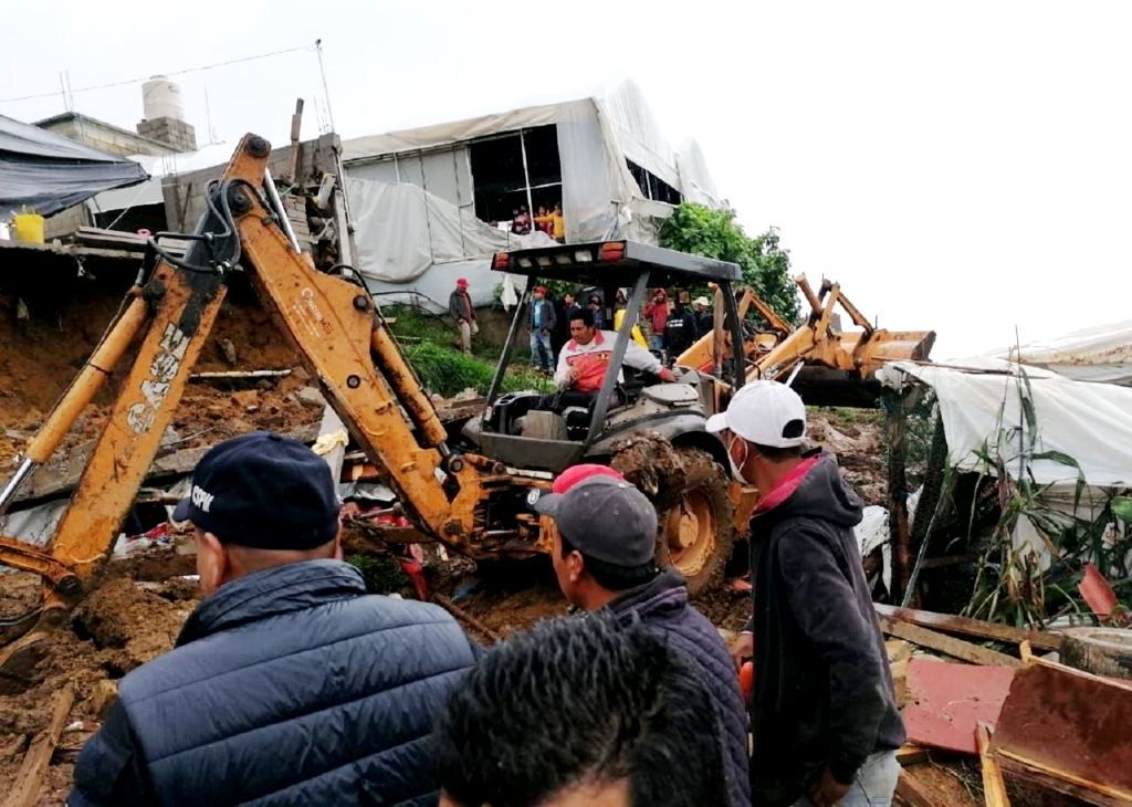 Se derrumba vivienda en Villa Guerrero fallecen cuatro personas