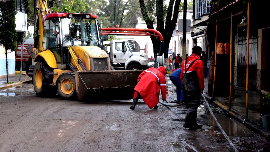 La CAEM avanza en la limpieza y desinfección de zonas afectadas por las lluvias en Ecatepec
