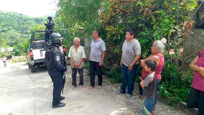 Recorre policía estatal zona de Xaltianguis afectada por sismo
