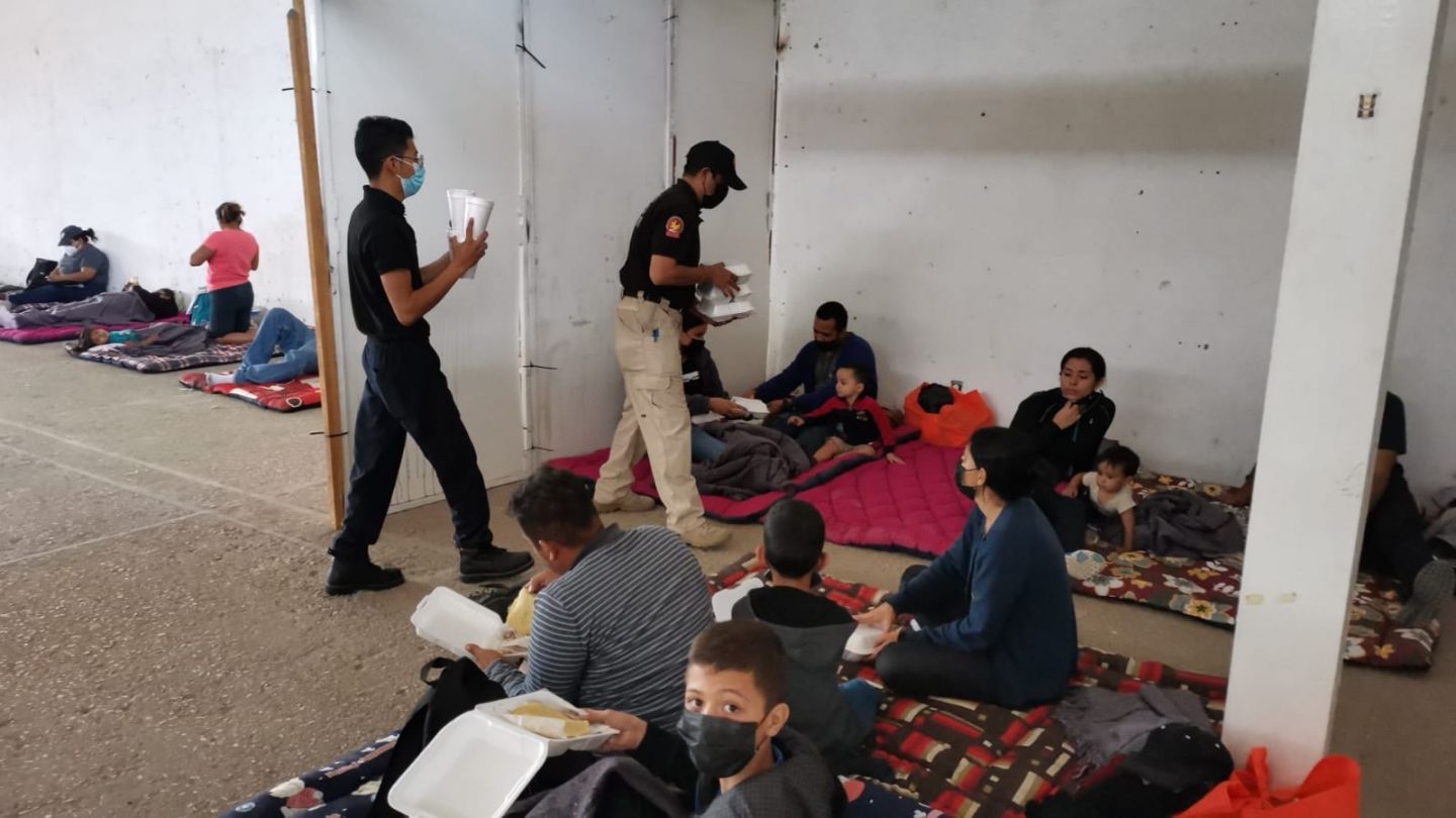 Brindan Albergue en Texcoco a 78 migrantes asegurados en el municipio de la Paz