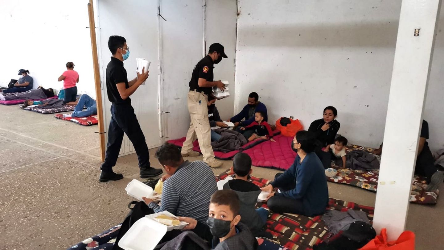 Brindan albergue en Texcoco a 78 migrantes asegurados en La Paz