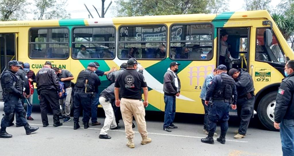 Detienen a 39 personas durante la Operación Rastrillo realizado de manera simultánea en Coacalco y Tultitlán