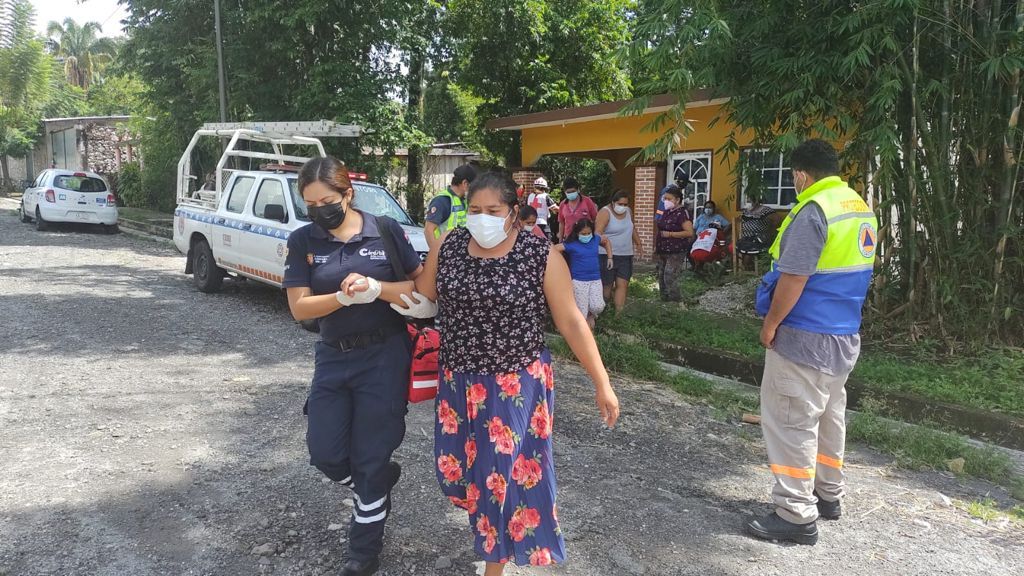 Auxilia personal del Ayuntamiento de Córdoba a vecinos de Cuauhtémoc por intoxicación
