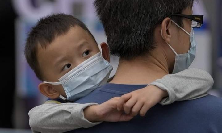Ciudad china declara cuarentena total por nuevo brote de coronavirus
