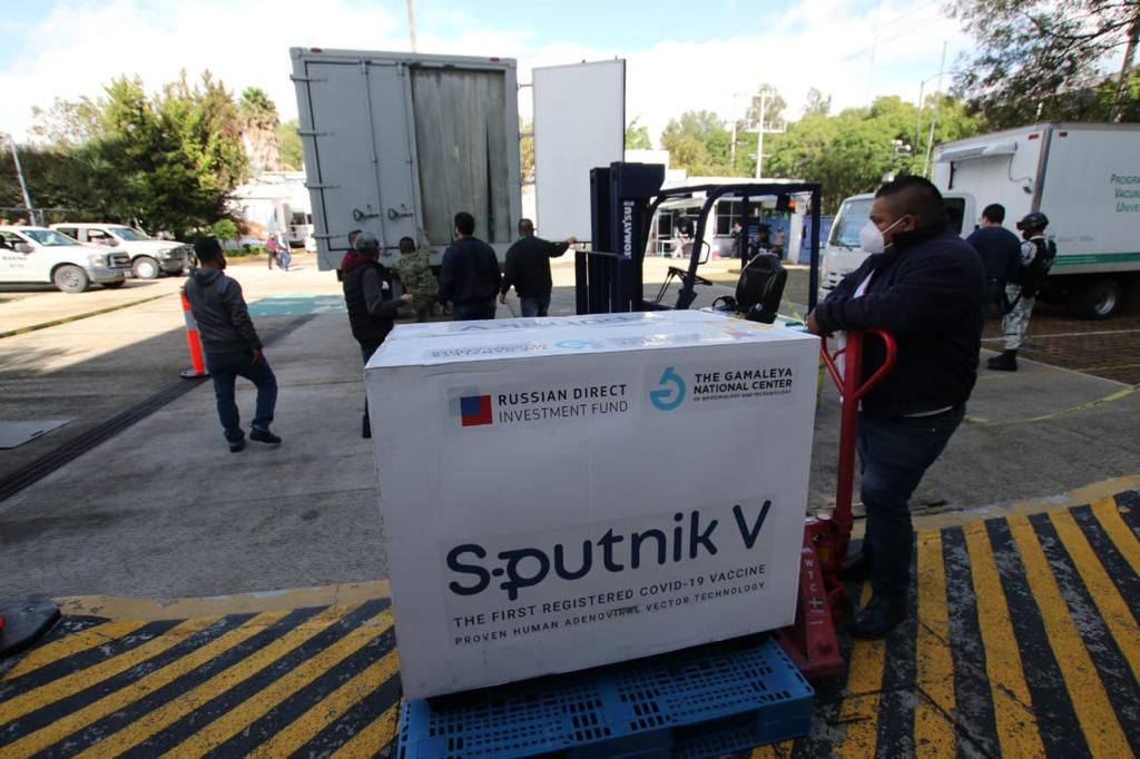 Llegan a México 200 mil dosis de la vacuna Sputnik
