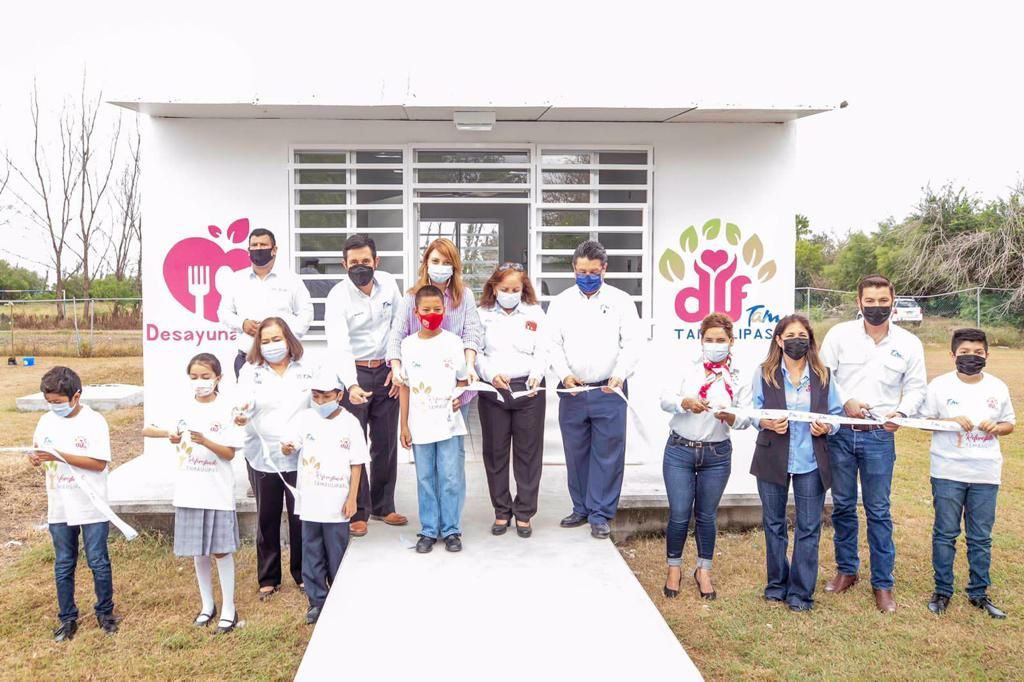 Continua Mariana Gómez visitando escuelas rurales para hacer entrega de dotaciones alimentarias e inaugurando desayunadores escolares.