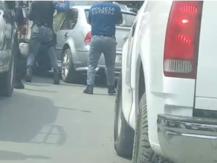 En Hidalgo, policías golpean y disparan a hombre tras persecución