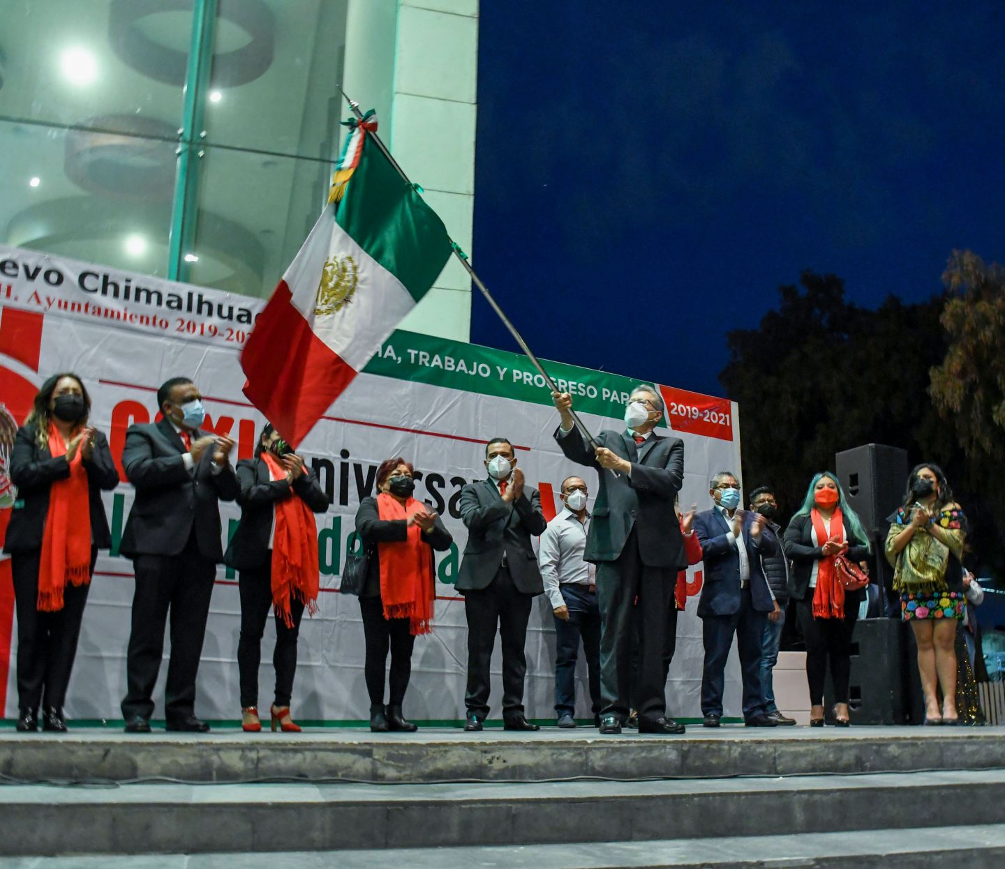 #El gobierno de Chimalhuacán festejó el 211 aniversario del inicio de la de Independencia de México.
