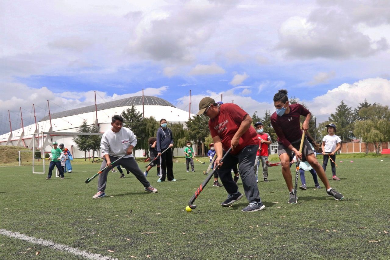 Organiza encuentro de Hockey sobre pasto en centro de formación de este deporte 