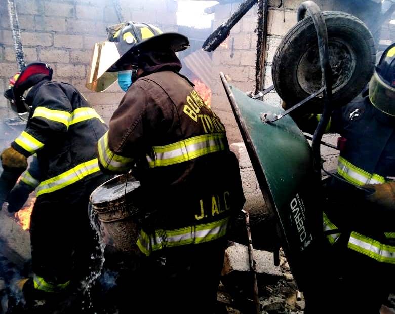 Tres lesionados por explosión en Toluca
