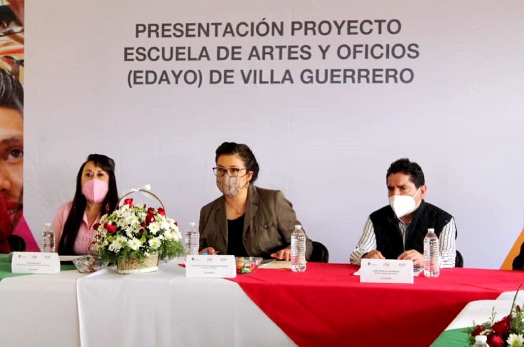 Presentan a floricultores los avances de la EDAYO de Villa Guerrero