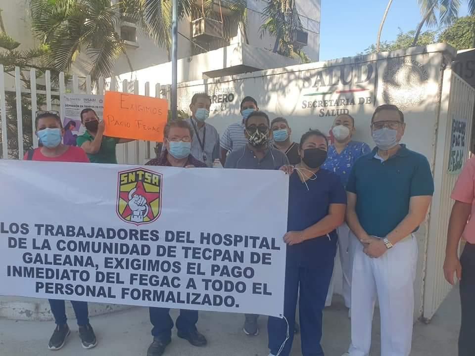 Cumplen 6 días en protesta trabajadores del hospital de Tecpan 
