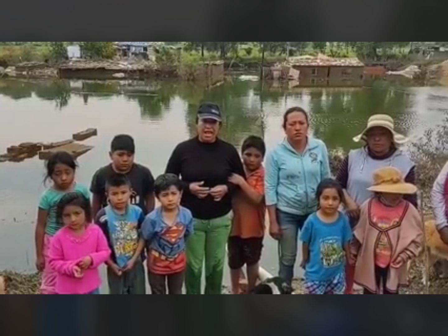 35 familias de Coyotepec en completo abandono por sus gobiernos tras inundación 