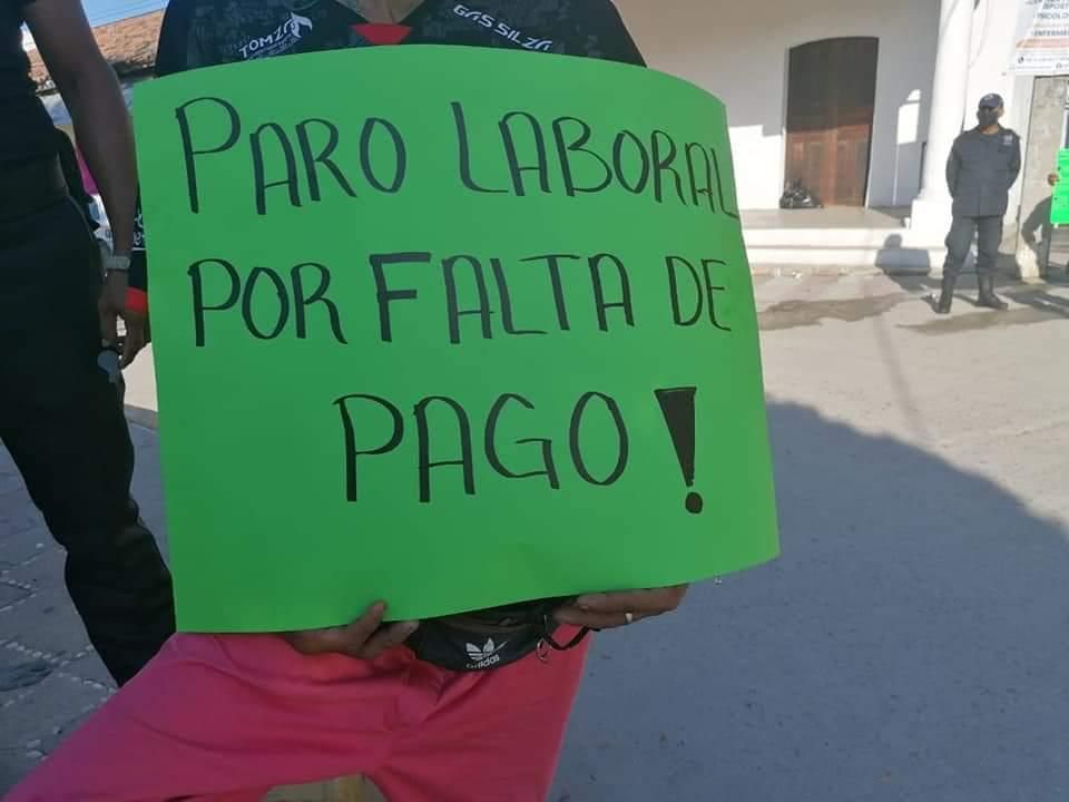 Protestan trabajadores del ayuntamiento de Benito Juárez; exigen pago de sus quincenas
