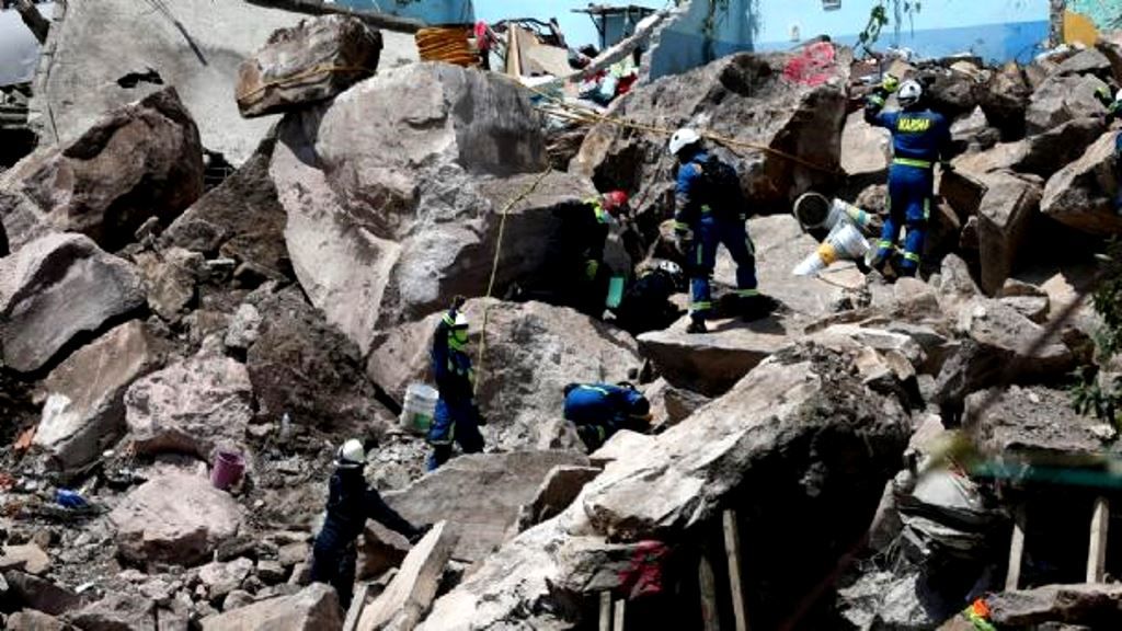 Encuentran dos cuerpos en zona de derrumbe del cerro del Chiquihuite