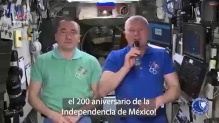 Cosmonautas rusos felicitan a México desde el espacio
