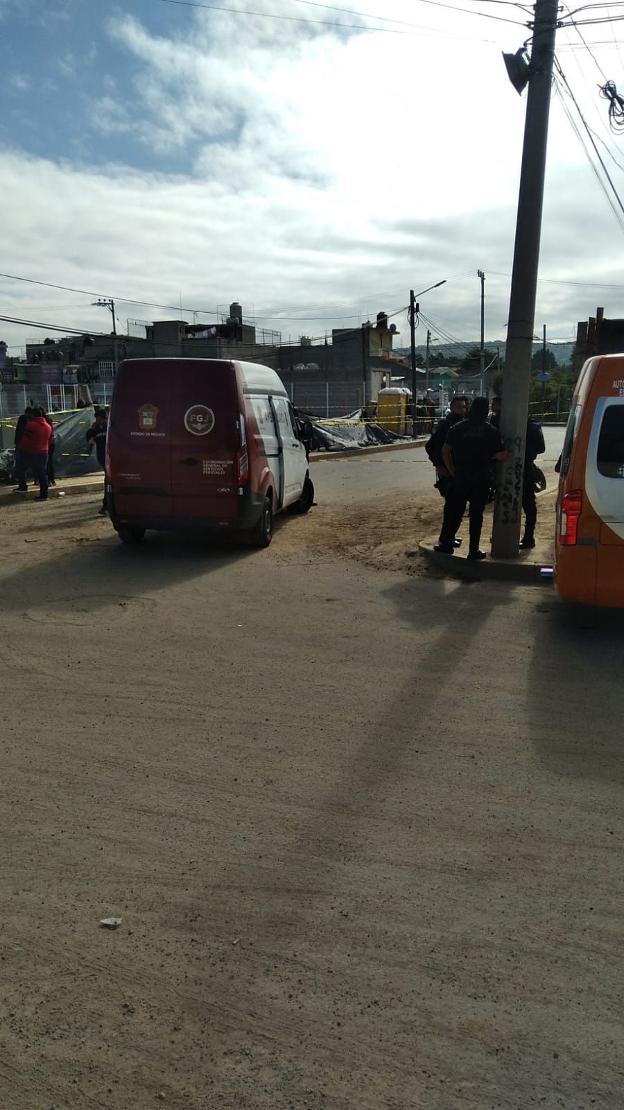 En el municipio de La Paz, la FGJEM reporta haber encontrado a una mujer sin vida en el interior de un vehiculo
