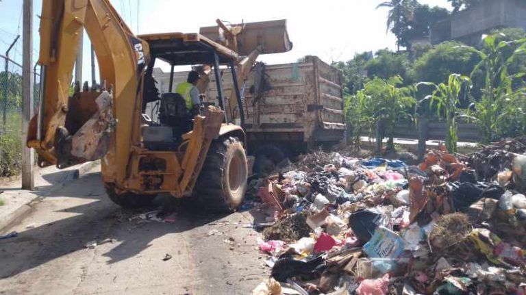 Erradica Ayuntamiento puntos negros de basura en Acapulco
