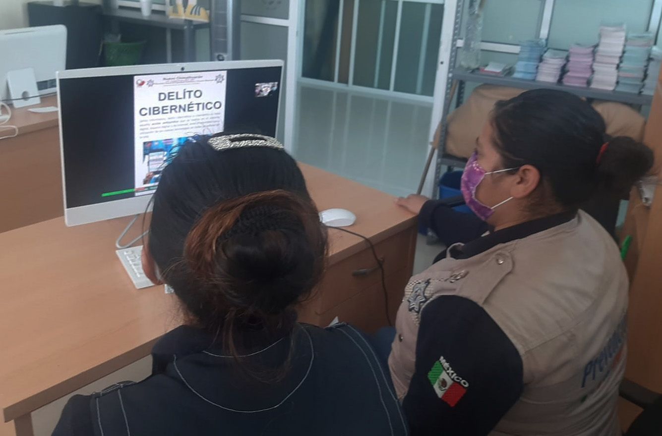 
Policía de Chimalhuacán impulsa estrategia para combatir delitos cibernéticos
