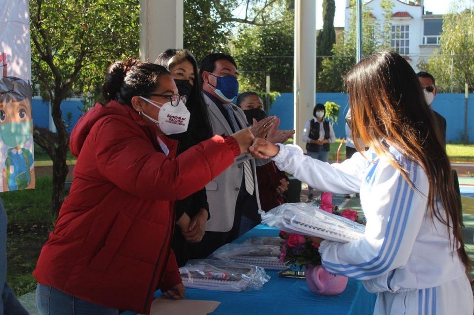 Útiles escolares a más de 50 mil estudiantes de educación básica de Texcoco