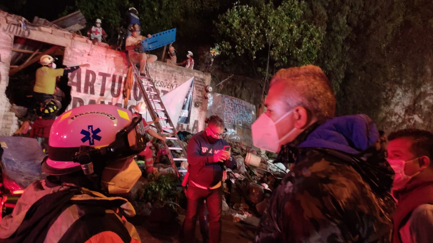 Protección Civil de Ecatepec atiende deslave en la colonia La Palma y rescata a una persona lesionada