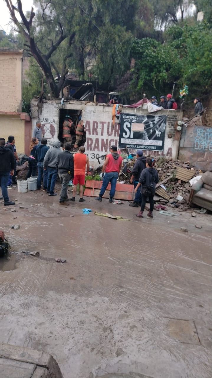 Se derrumba cerro en Ecatepec