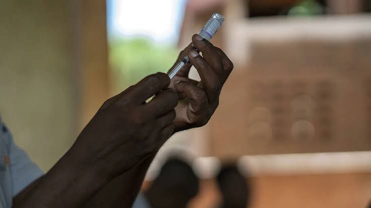Avala OMS primera vacuna contra la malaria