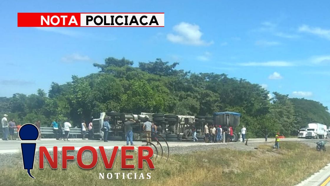Volcadura de tráiler provoca cierre de la autopista Boca del Río-Córdoba.