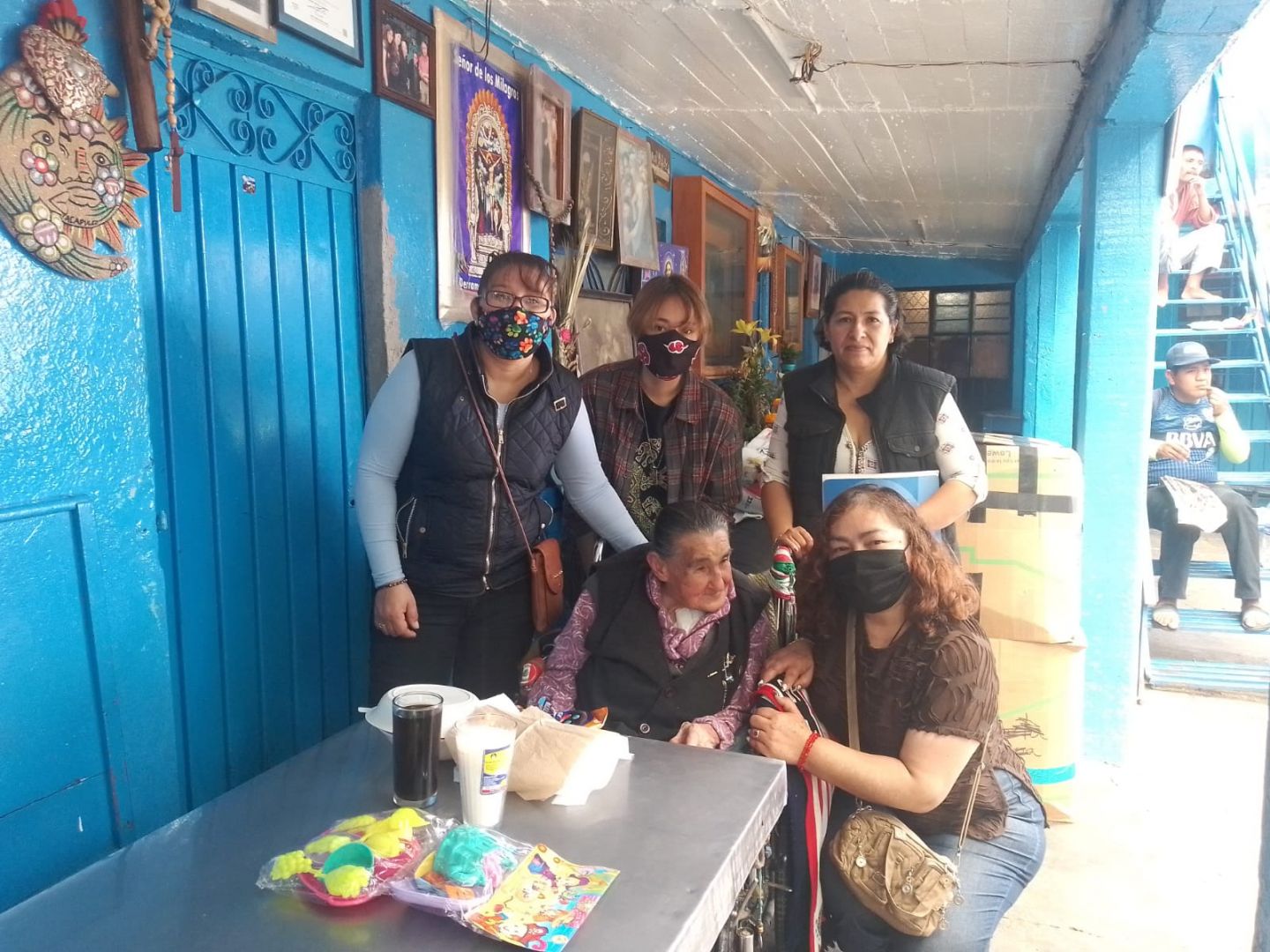 Llegan donadores de ropa y juguetes de Chimalhuacan para la Casa Hogar ’Divina Providencia’ del municipio de Chicoloapan.
