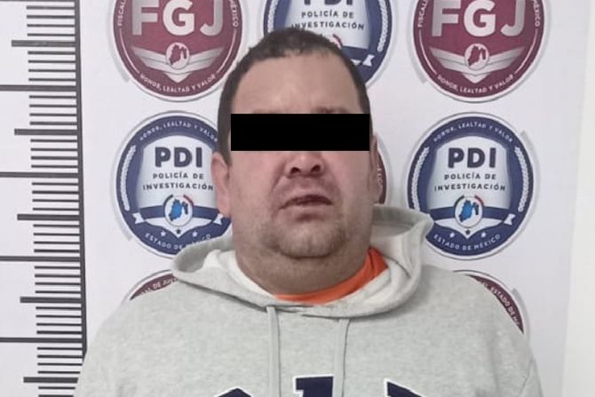 En Ecatepec la FGJEM atrapa a un hombre presuntamente acusado de robo de auto y delitos contra la salud