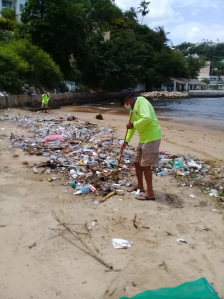 18 tonelada de basura arrastró la lluvia a playas de la bahía de Acapulco