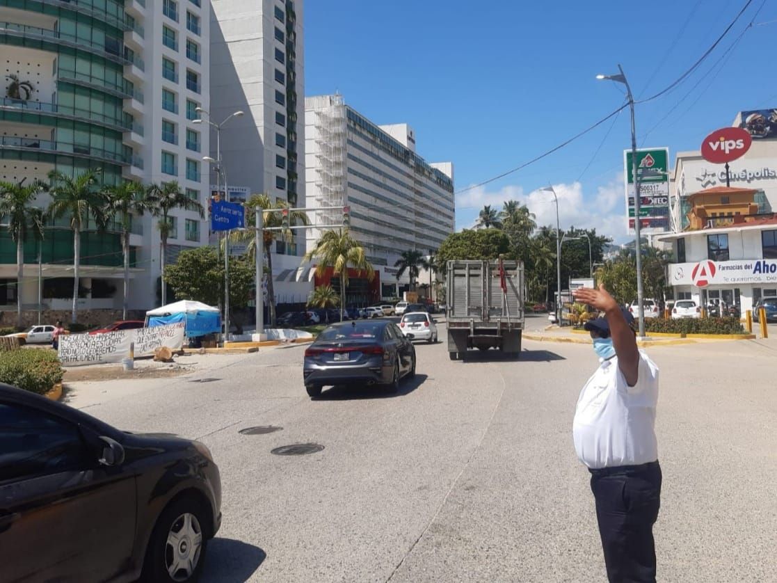 Policía Vial desplegó operativo ante bloqueos ciudadanos en Acapulco
