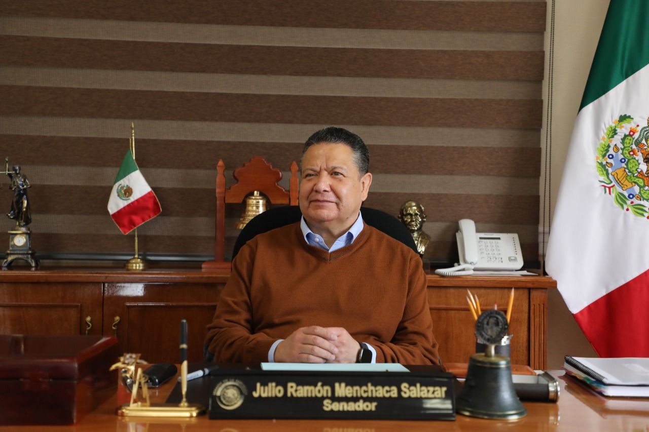 Julio Menchaca impulsa salud digna para adultos mayores 