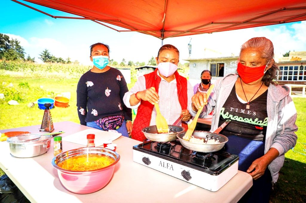 Imparten cocina-escuela en comunidades vulnerables