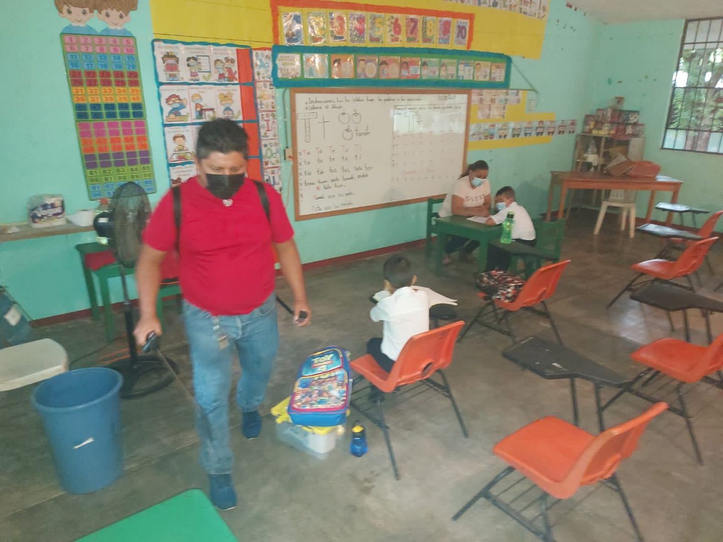 Ponen en marcha clases presenciales en algunos centros escolares de Tecpan 