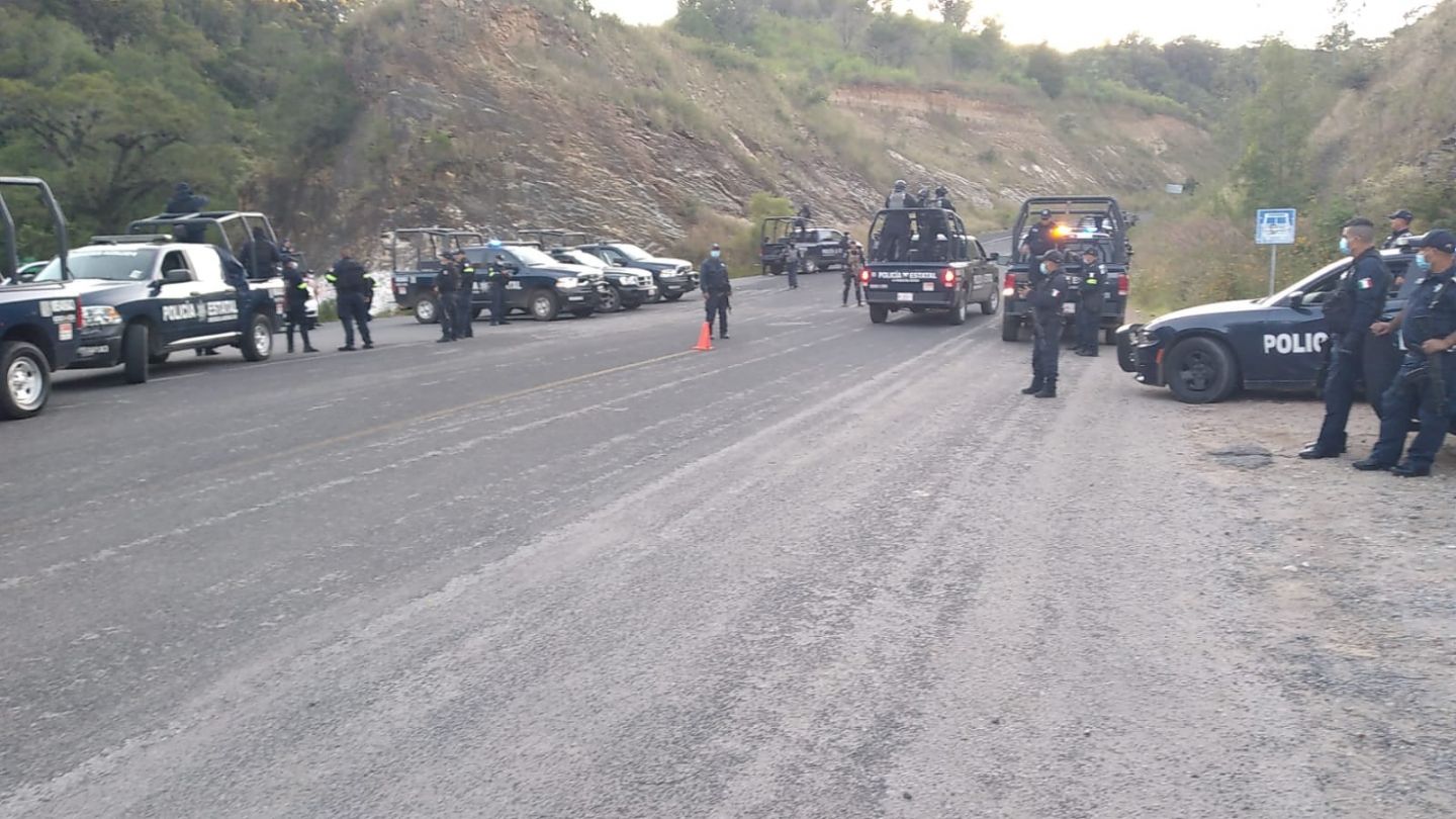 
En Coatepec Harinas, presuntos delincuentes ligados al crimen organizado emboscan a elementos de la FGJEM 
