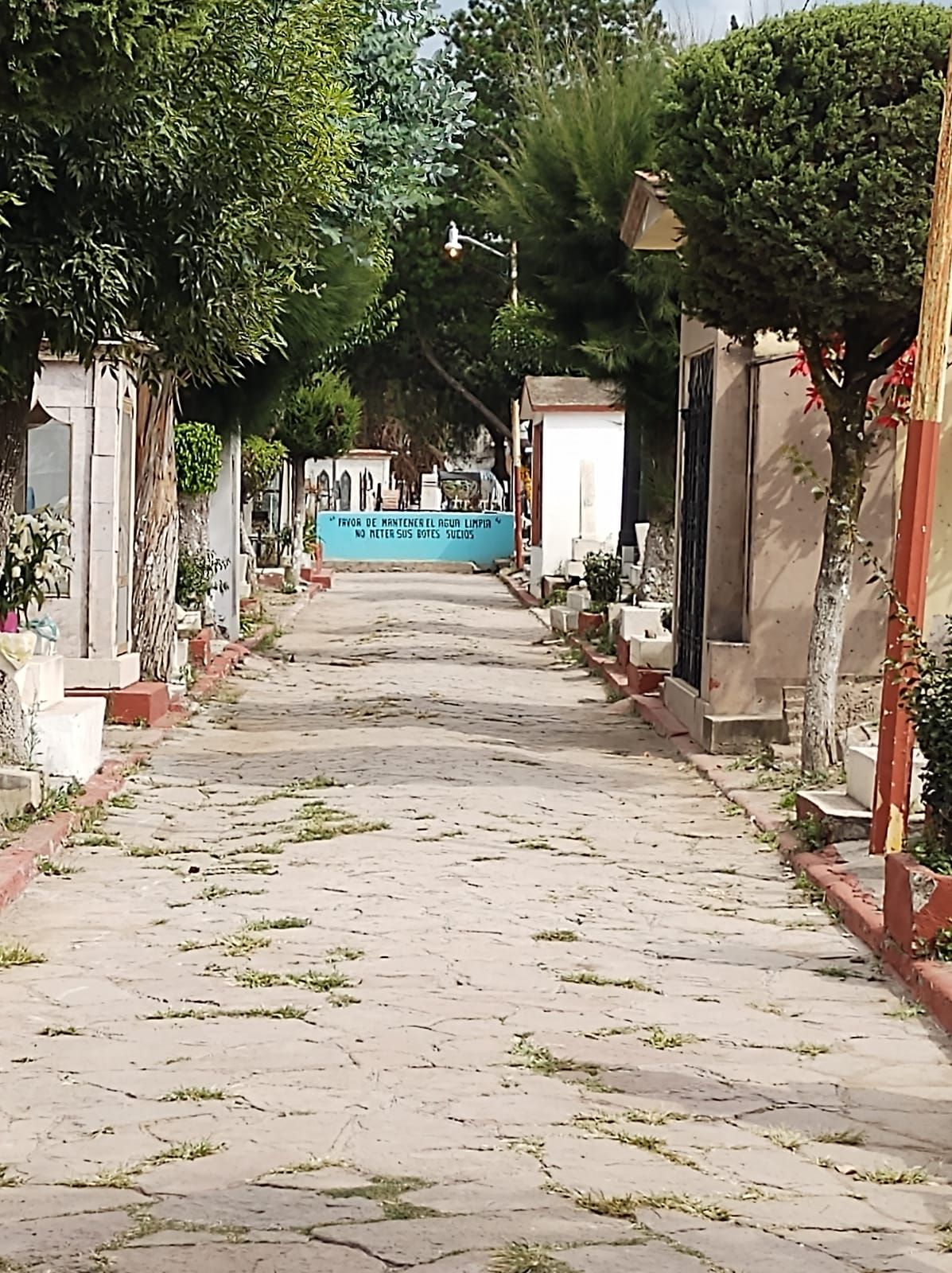 El Gobierno Texcocano pide guarden distancia en la Visita a Panteones
