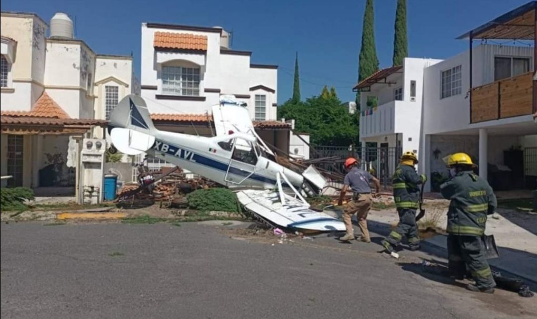 Avioneta se desploma en zona habitacional de Celaya; piloto resulta lesionado