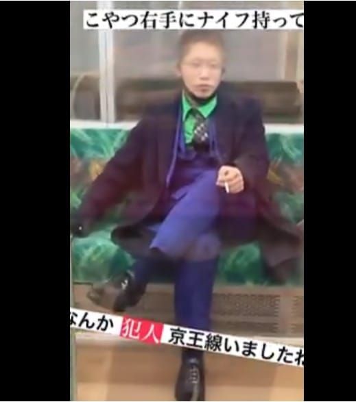 ’Joker’ aterroriza tren en Tokio; hiere con cuchillo a 17 y provoca incendio