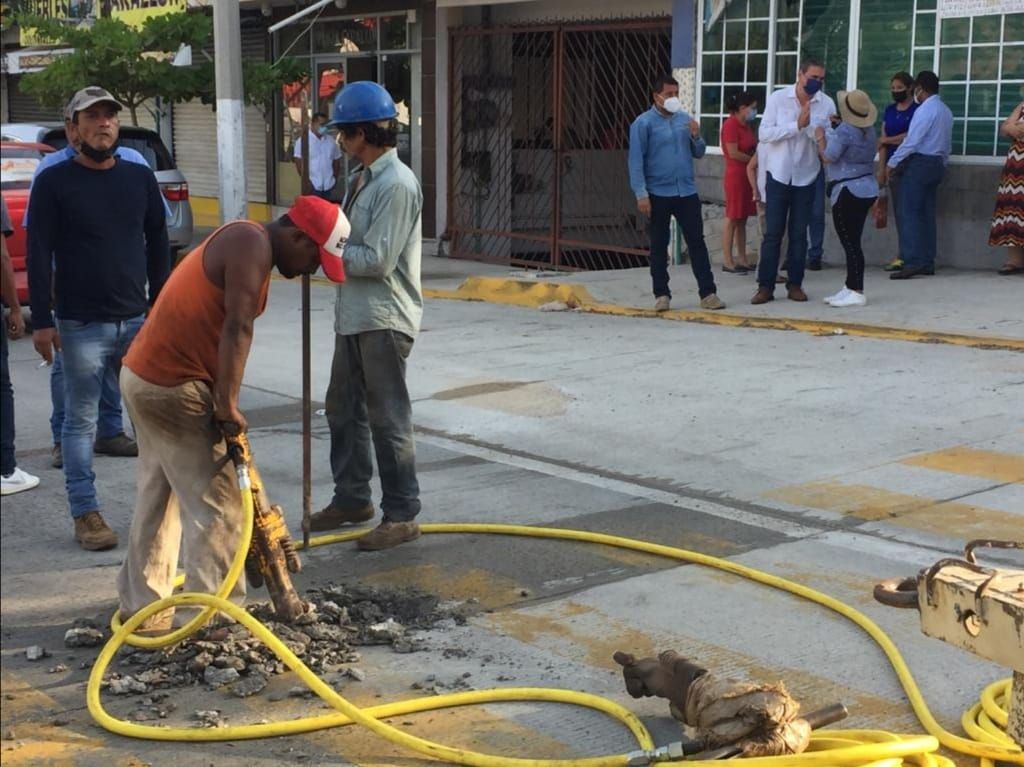 Inician empresas privadas trabajos de reparación en avenida Farallón del Obispo