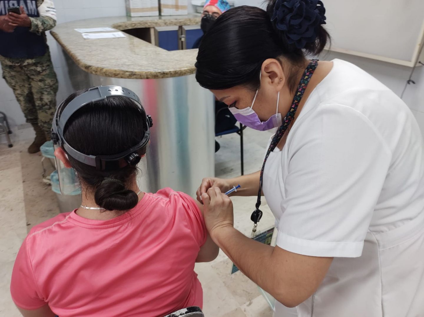 Aplica IMSS Veracruz Sur vacuna COVID-19 a adolescentes de 12 a 17 años con comorbilidades de riesgo en Coatzacoalcos y Córdoba