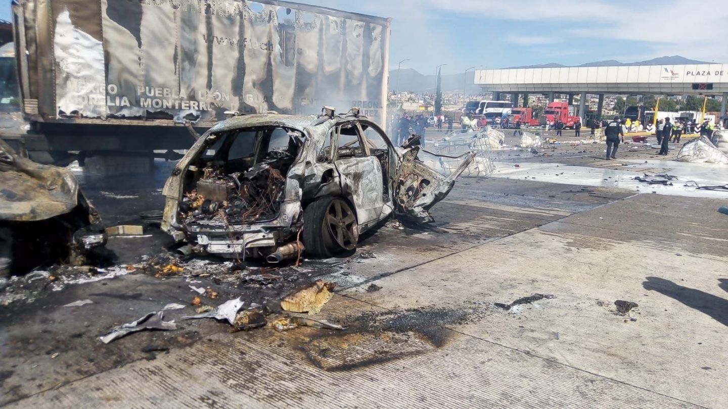 Informa Gobernador de Edoméx que Cuerpos de Seguridad y Emergencia atienden accidente registrado en la Autopista México-Puebla
