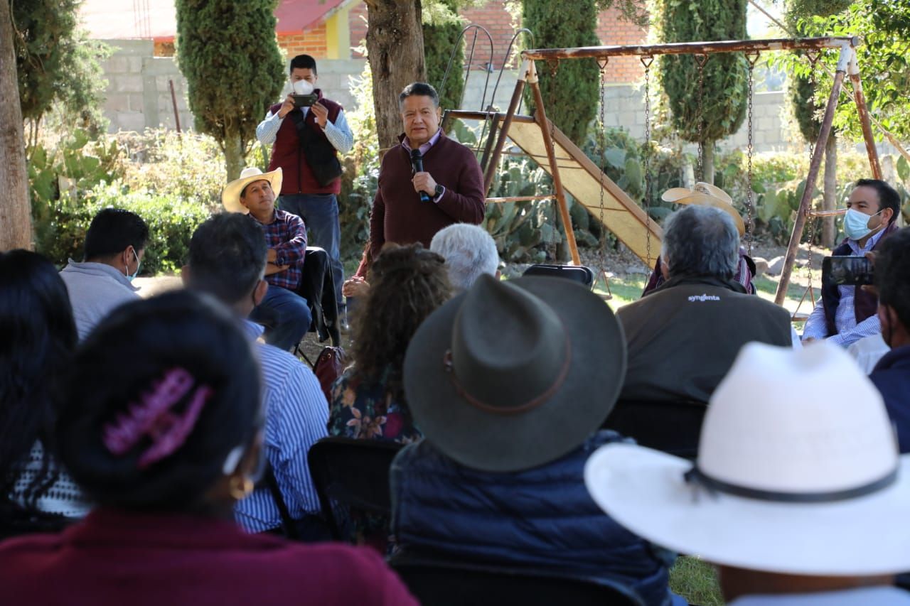 Senador Julio Menchaca realiza gira en Huasca y Acatlán