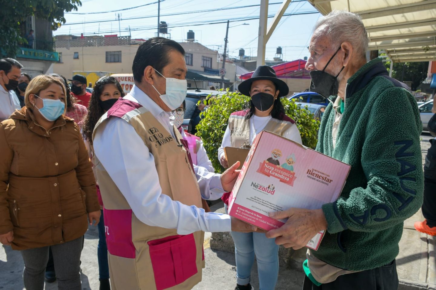 #Nezahualcóyotl ha entregado apoyos a grupos vulnerables pensando en el bienestar: Juan Hugo de la Rosa.