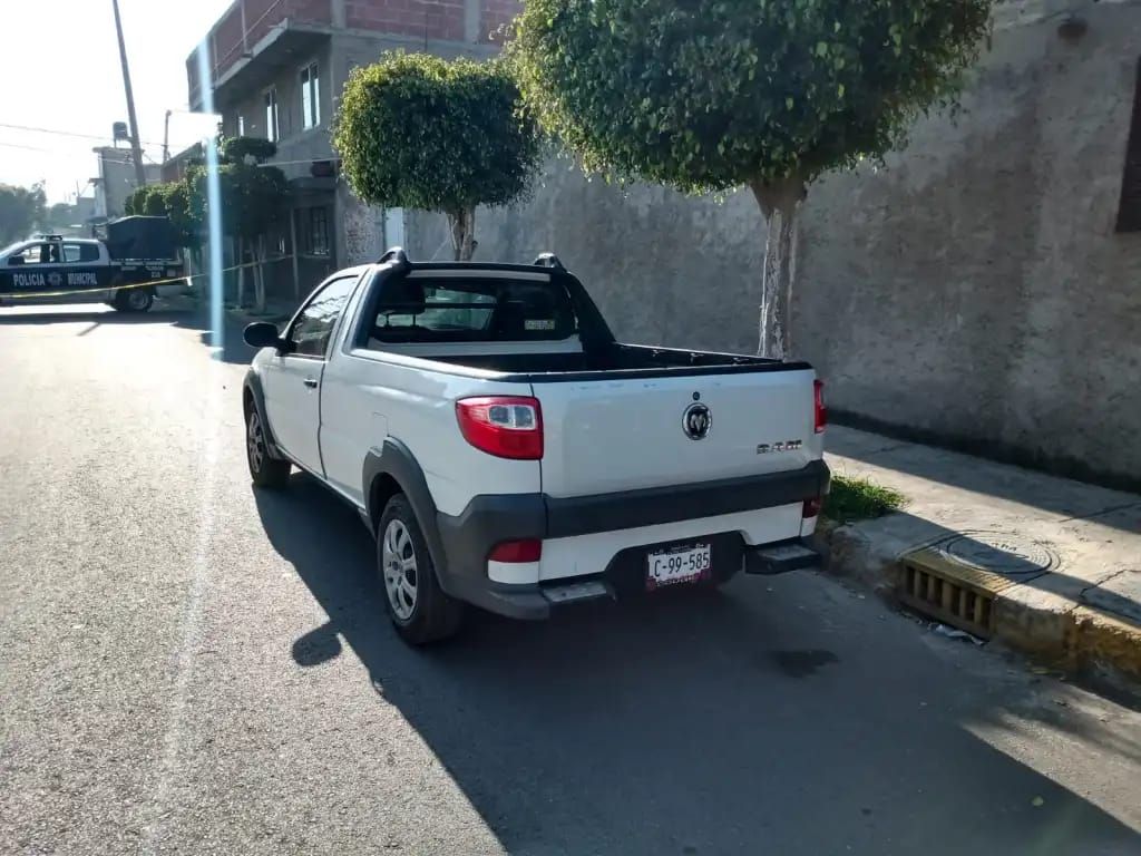 #En La Paz, abandonaron el cuerpo de una persona en la batea de la camioneta placas LC 99585 