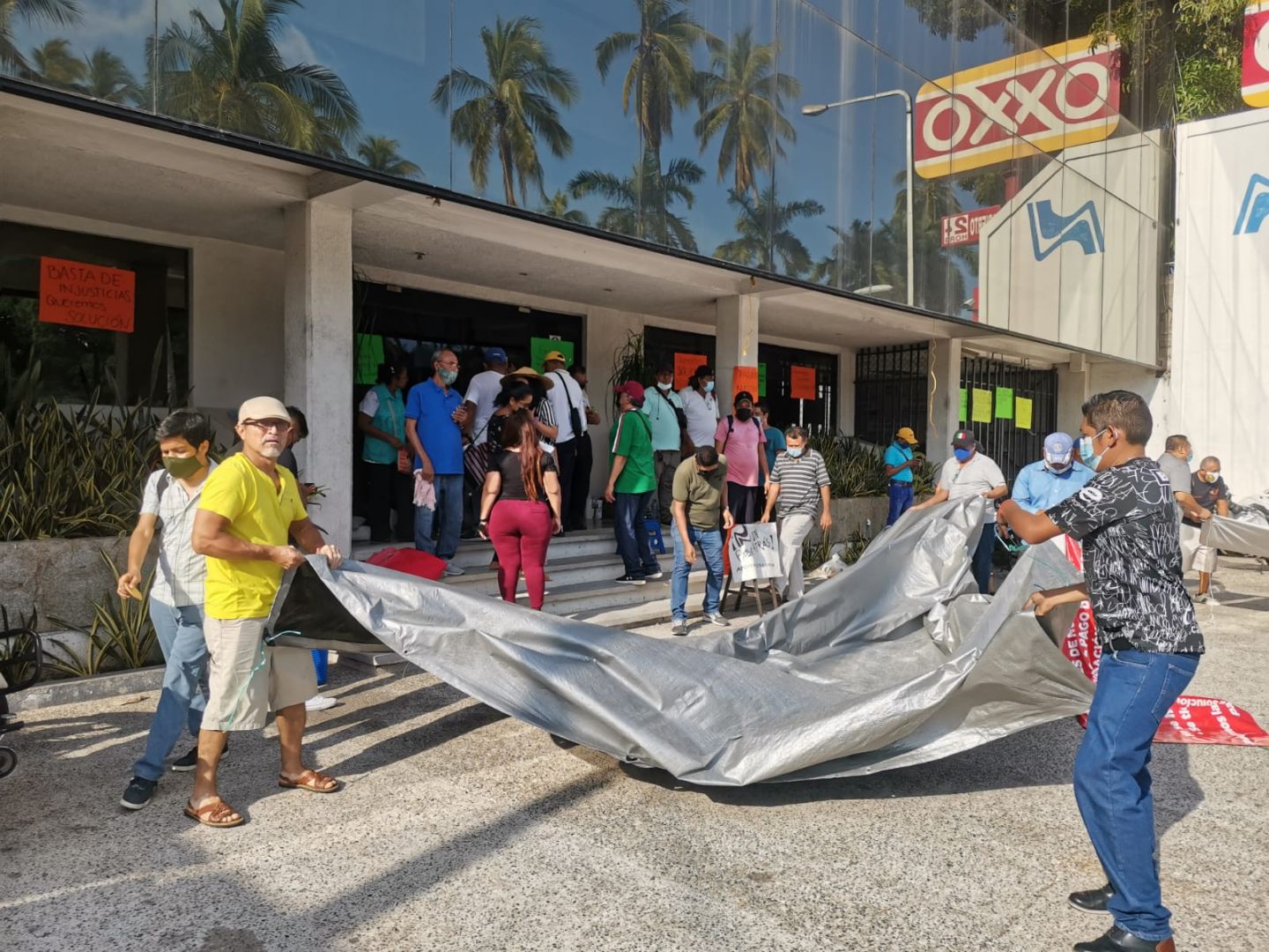 Trabajadores de Novedades Acapulco inician negociaciones con la empresa y levantan el paro
