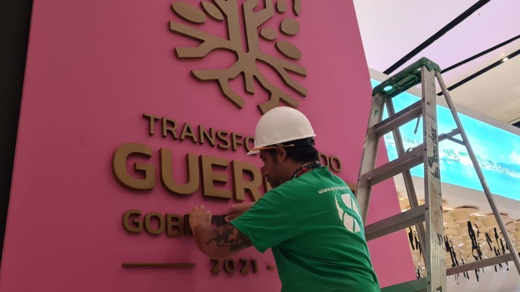 Ultima detalles Delegación de Turismo Guerrero en el stand del Tianguis Turístico 2021
