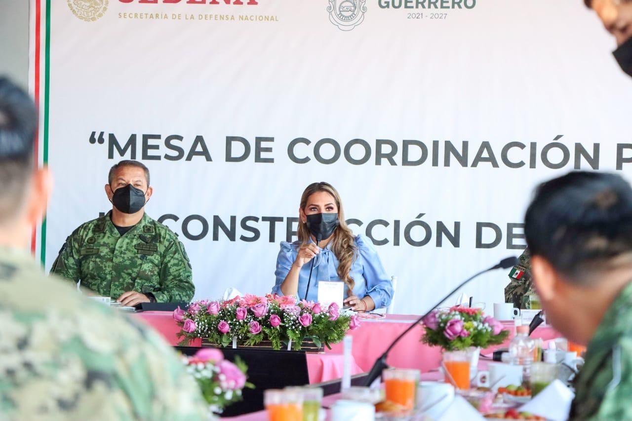 Sesiona gobernadora Evelyn Salgado con integrantes de la Mesa de Coordinación para la Construcción de la Paz en Acapulco