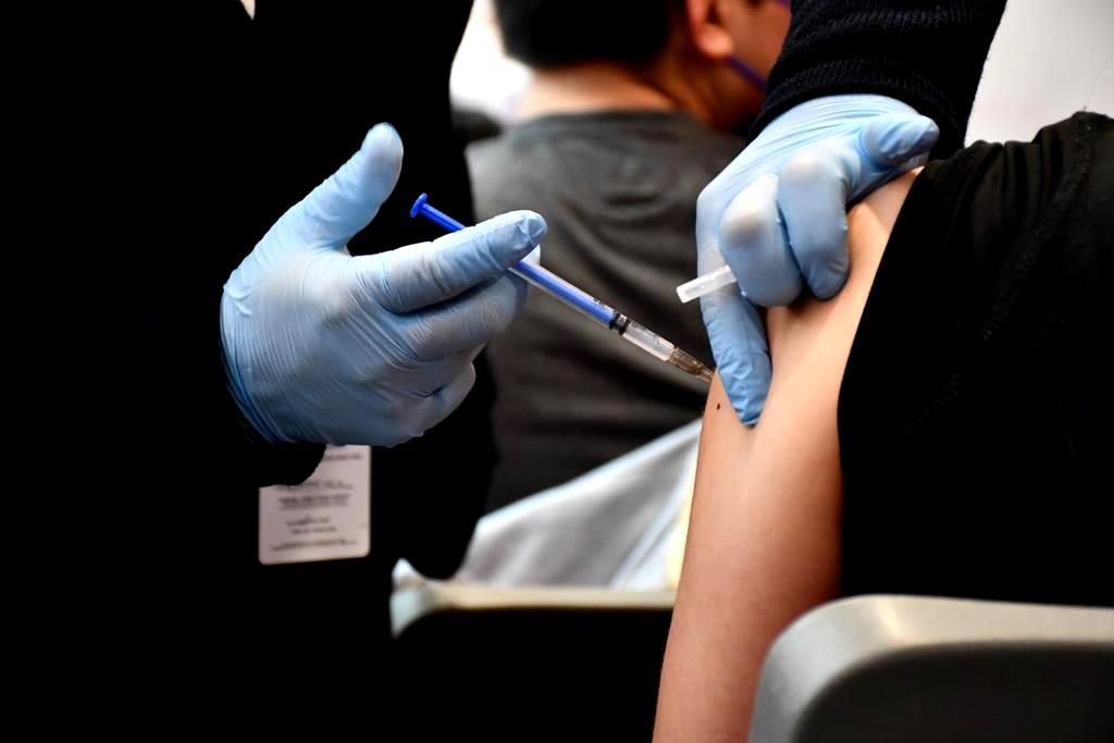 Anuncian segunda dosis de vacuna contra COVID-19 para jóvenes de 18 a 29 años de Ecatepec de Morelos