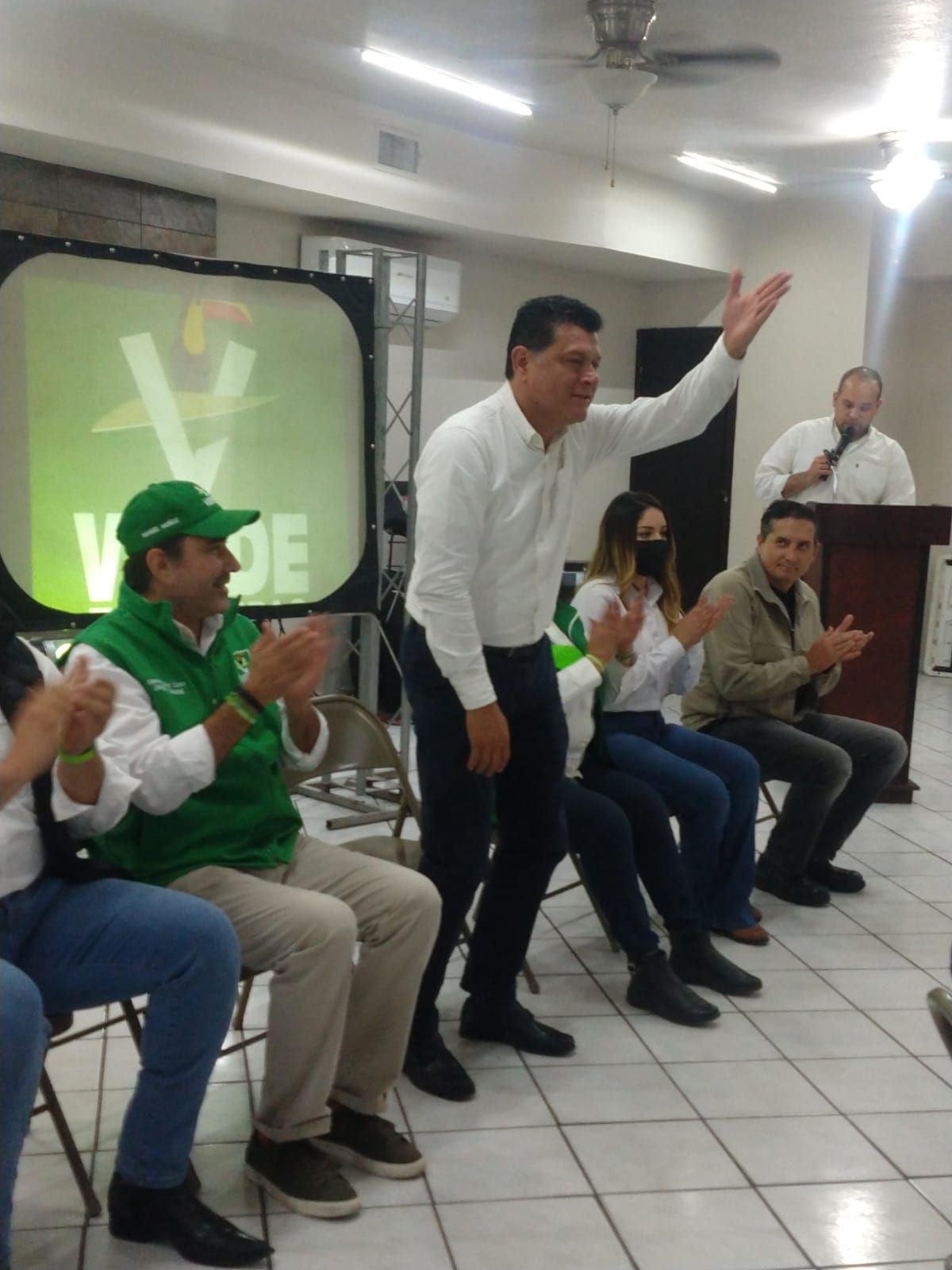 En gira de trabajo  Diputado Federal Tomás Gloria Requena inaugura, otorga nombramientos a comités del Partido Verde